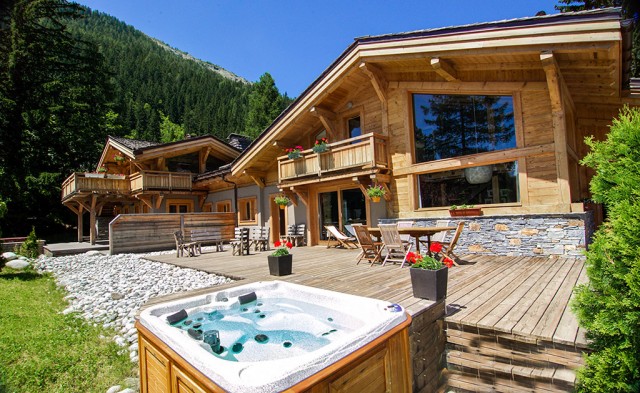 Chalet with private jacuzzi in Chamonix for private event